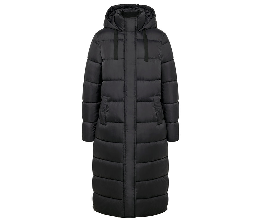 Černý, dlouhý prošívaný kabát s kapucí.
