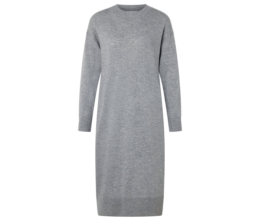 Šedé pletené šaty s kašmírem.