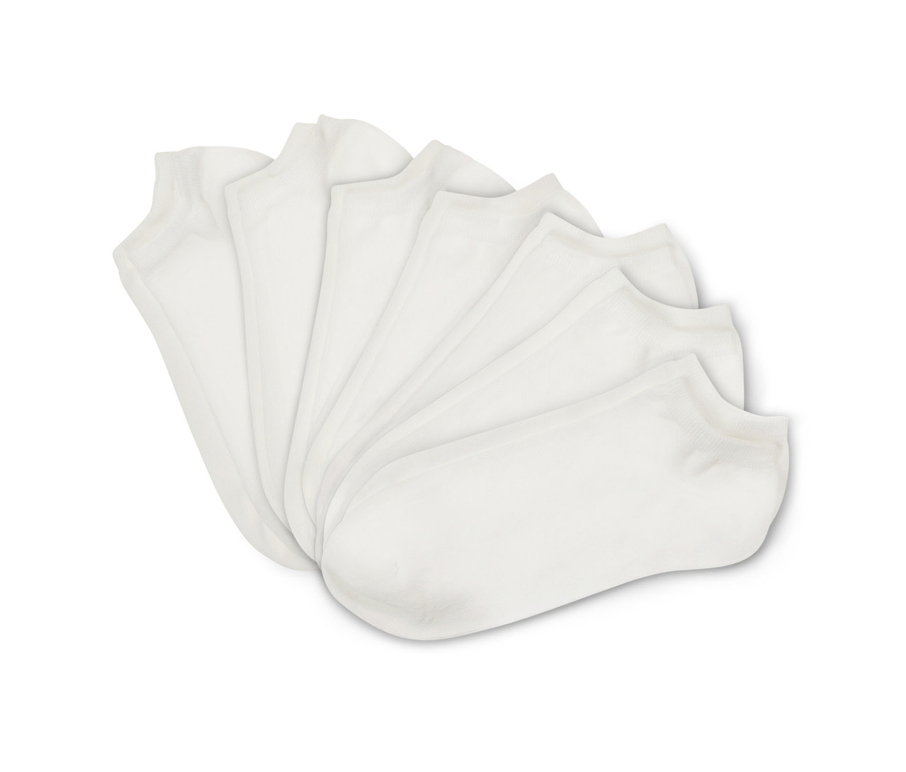 Sedm párů krátkých bílých ponožek.