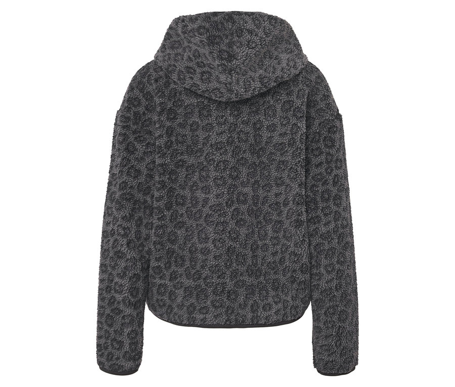 Zadní pohled na šedou chlupatou mikinu s kapucí se zvířecím vzorem.
