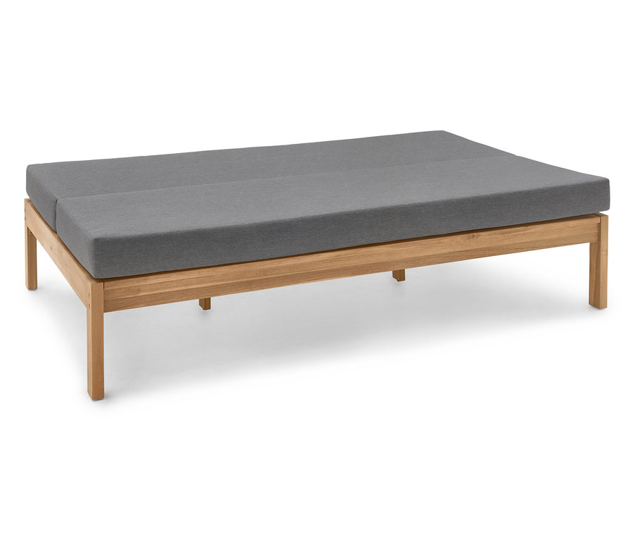 Lehátko se světle hnědým dřevěným rámem a šedou podložkou.
