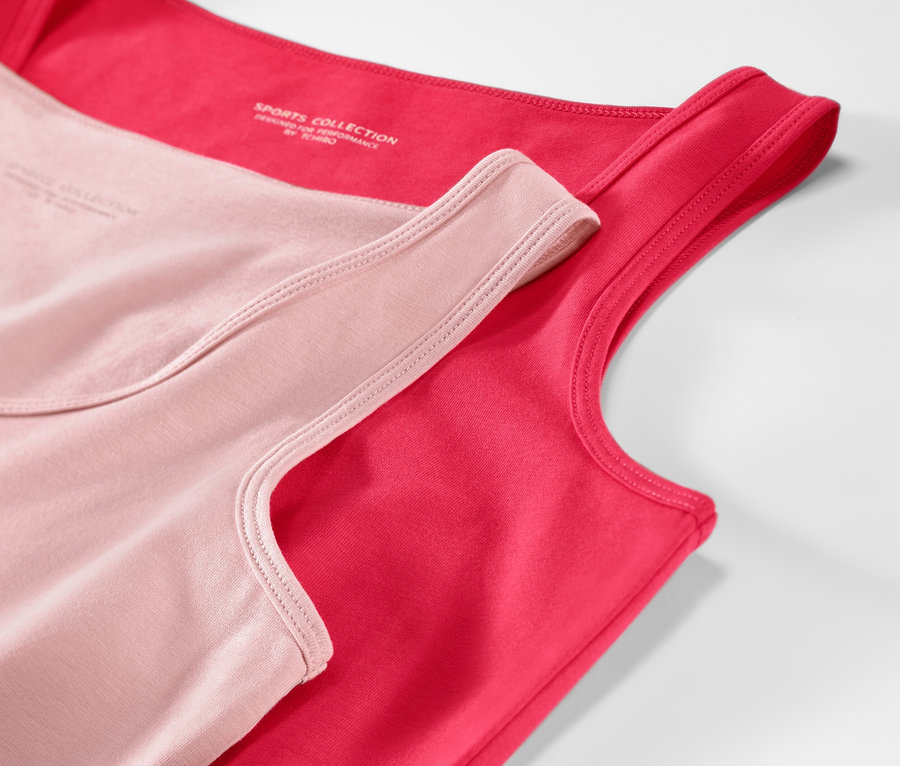 Dva topy: světle růžový a růžový.