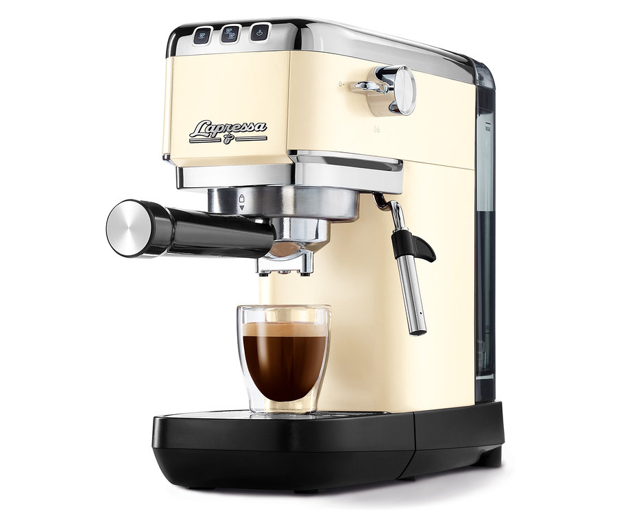 Krémově bílý pákový kávovar »Lapressa« s šálkem kávy.