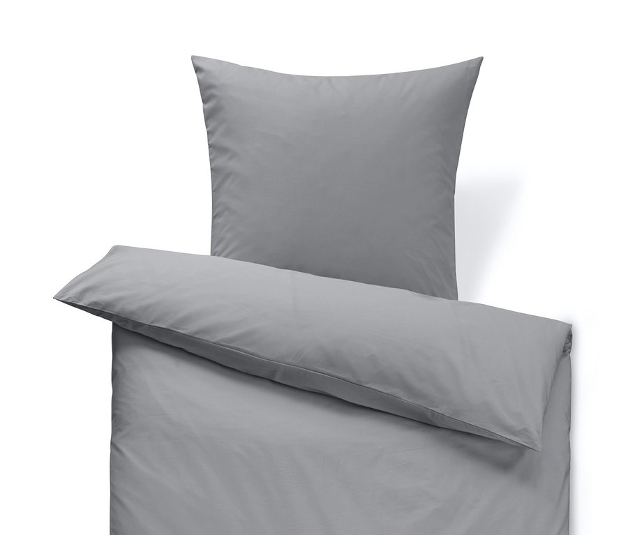 Šedé perkálové povlečení standardní velikosti s polštářem nahoře.