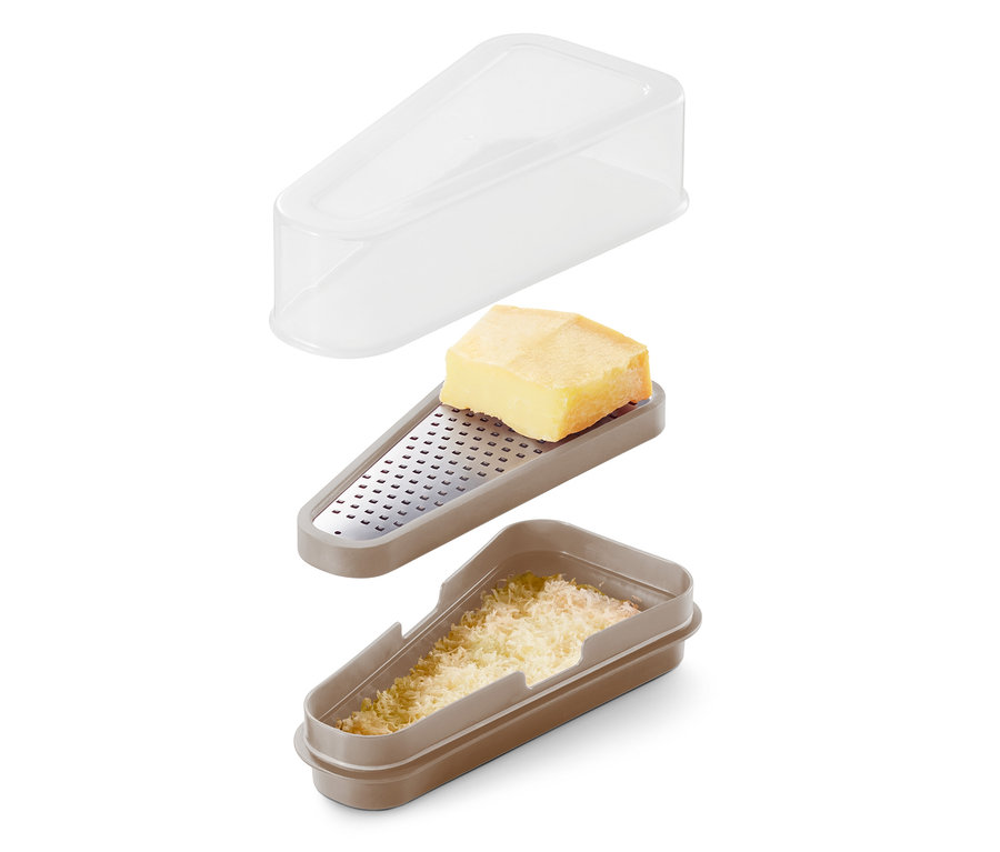 Rozložené struhadlo na parmezán 2 v 1 sýrem nahoře a nastrouhaným sýrem dole.