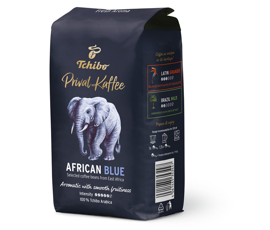 Balení zrnkové kávy Tchibo Privat Kaffee African Blue 6x 500 g.