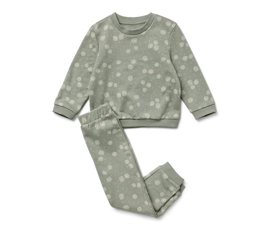 Zelená tepláková souprava s bílým potiskem.