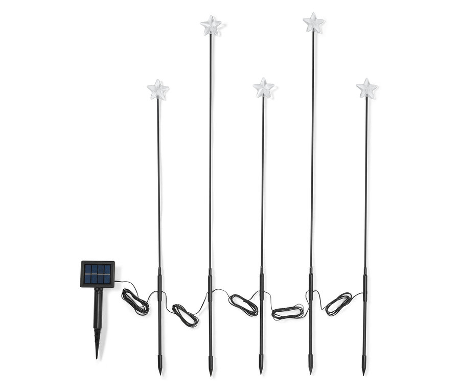 Pět černých solárních světel ve tvaru hvězdy spojených kabelem.