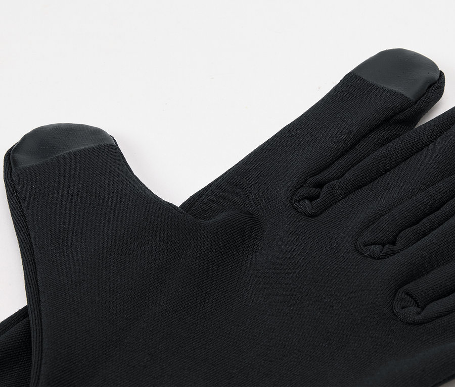 Černé běžecké rukavice.