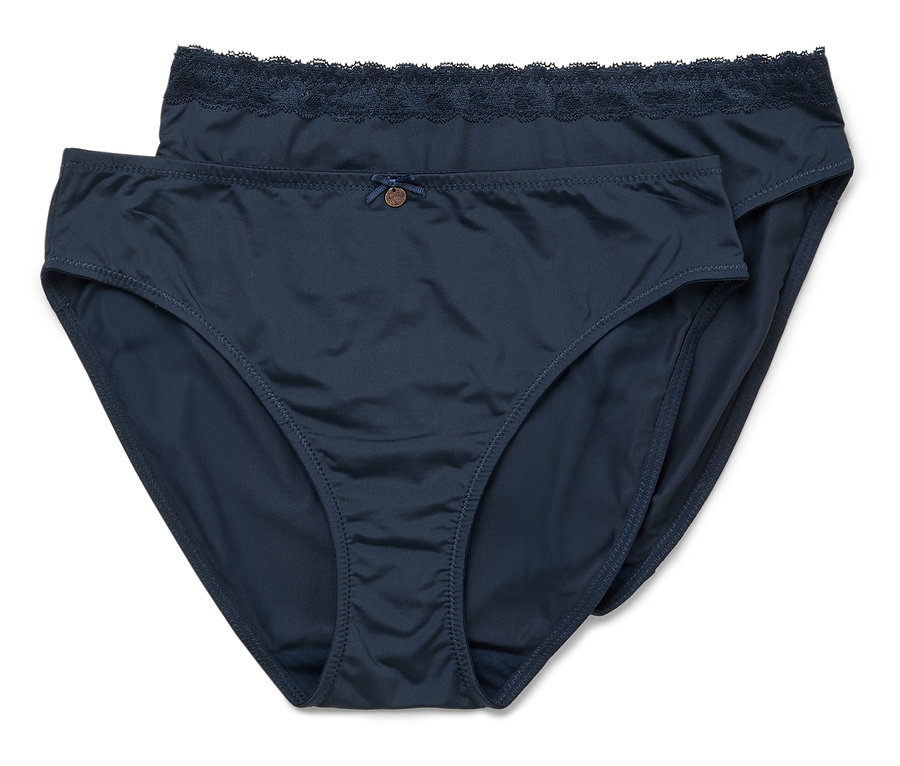 Dvoje námořnicky modré dámské kalhotky leží na sobě, horní kalhotky mají krajkový lem.