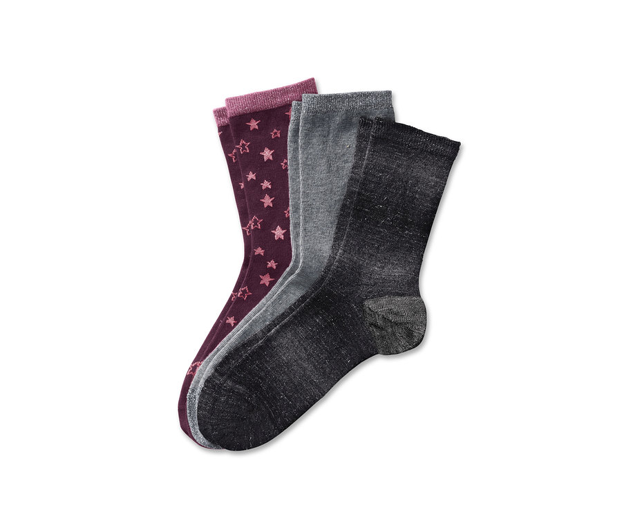 Tři páry ponožek s třpytivými akcenty v barvách bordó se vzorem hvězd, šedé a černé.