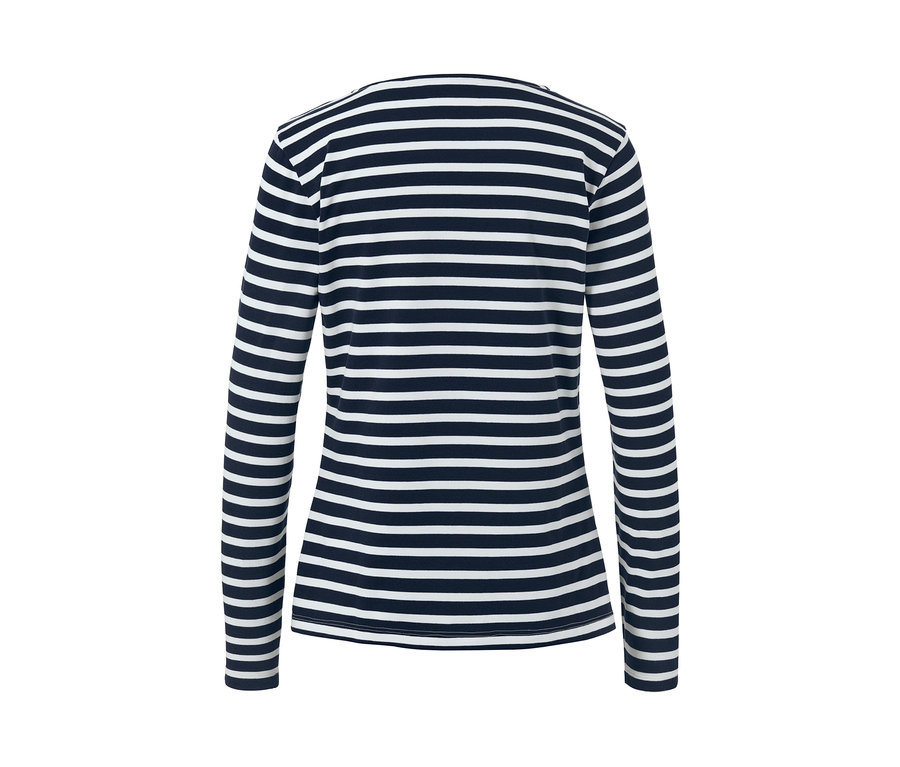 Pohled zezadu na modro-krémové proužkované triko s dlouhým rukávem.