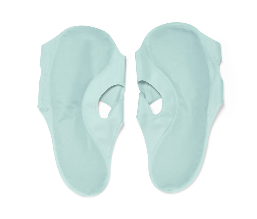 Dvě relaxační podrážky světle modré barvy leží vedle sebe.
