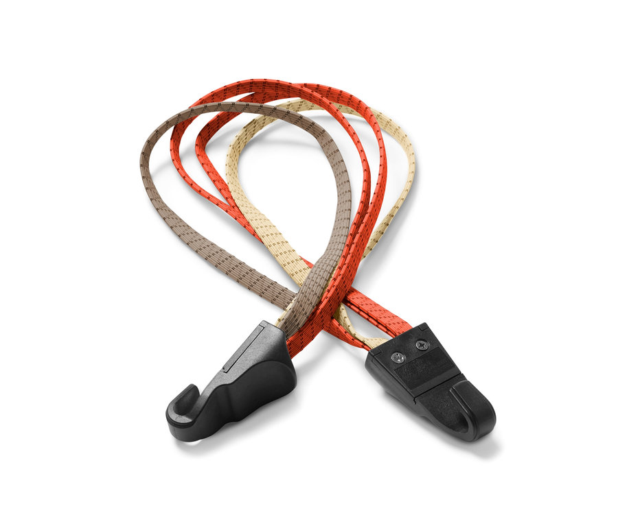 Tři upínací popruhy na jízdní kola v hnědé, béžové a oranžové barvě s černými plastovými háčky na koncích.