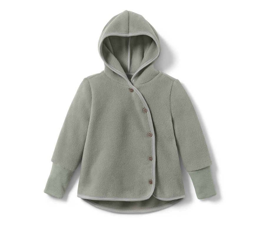 Zelená dětská fleecová bunda s kapucí a hnědými knoflíky.