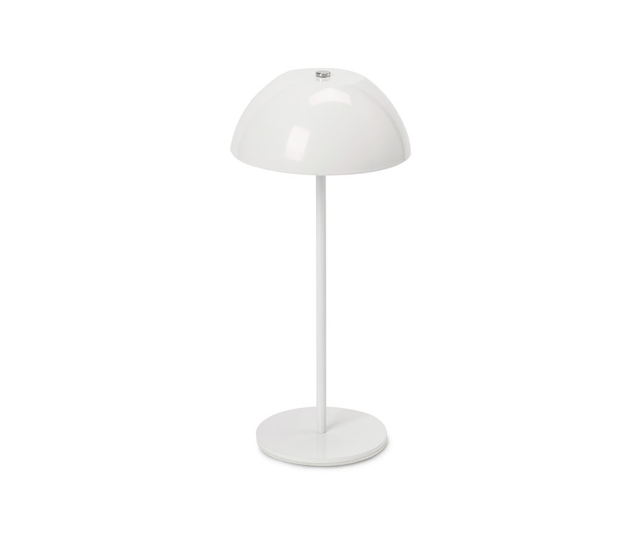 Bílá akumulátorová stolní lampa s LED, kopulovitým stínítkem, štíhlou nohou a kulatou základnou na bílém pozadí.
