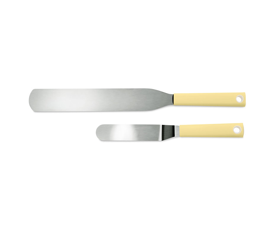 Dva roztírací nože na bílém pozadí.