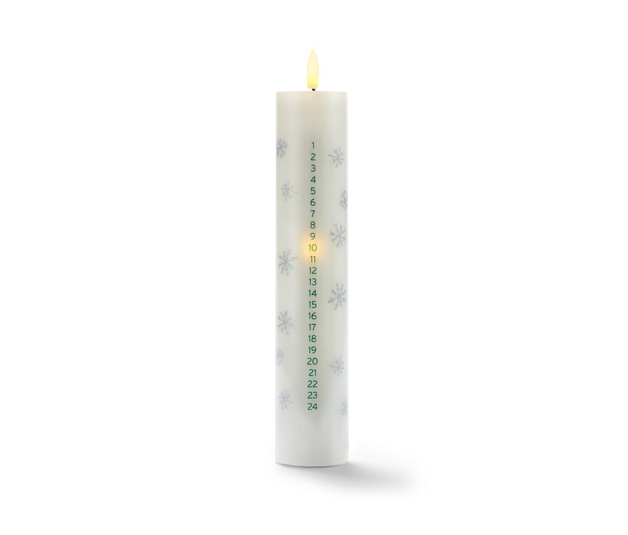 LED svíčka z pravého vosku s adventním kalendářem se stříbrnými vločkami a čísly.
