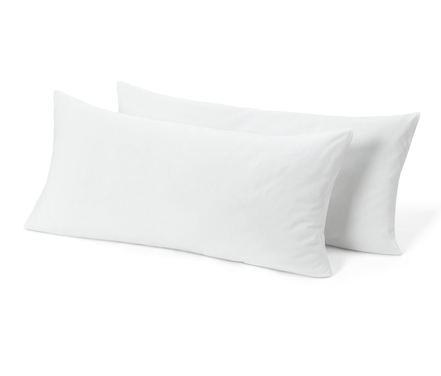 Dva krémově bílé žerzejové povlaky na polštáře.
