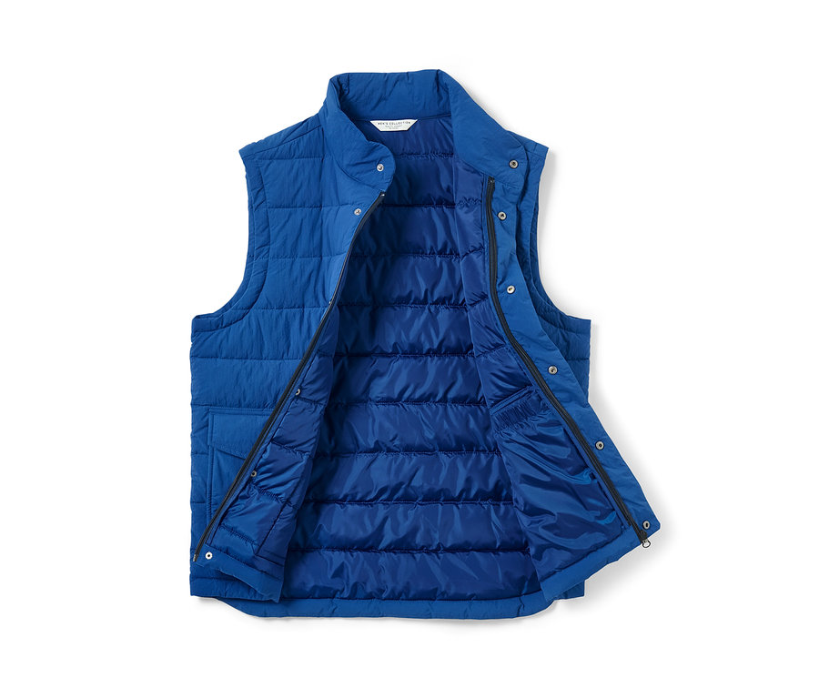 Modrá prošívaná vesta.