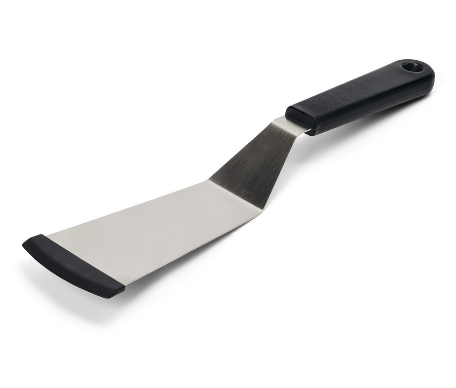 Špachtle se stříbrnou hlavou a černou rukojetí.