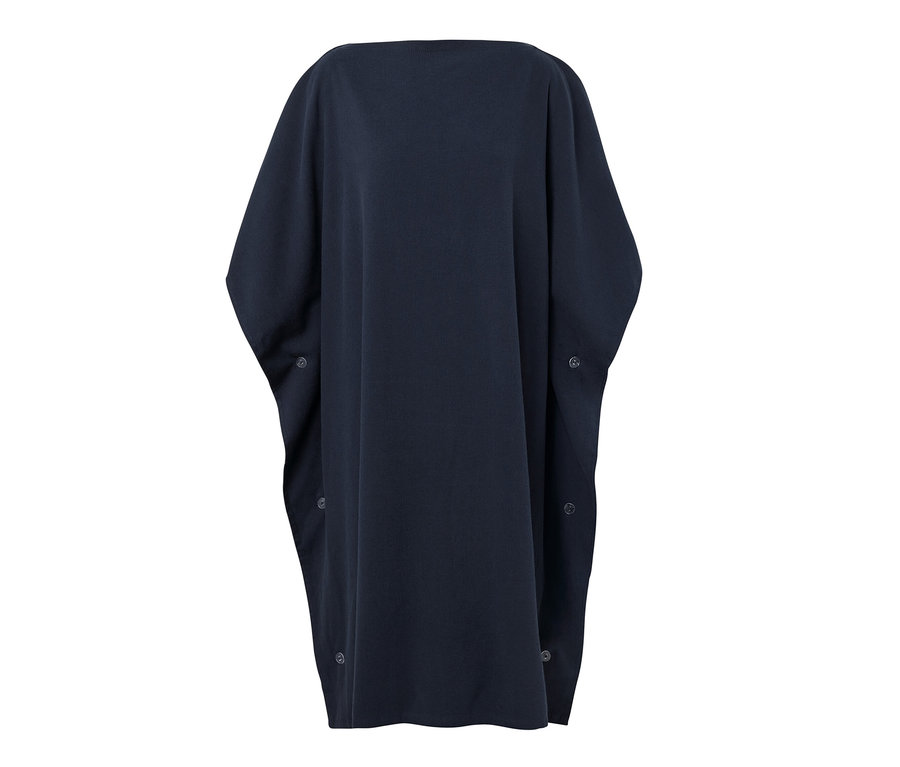 Tmavě modré ručníkové pončo 2 v 1 s knoflíky na bocích.