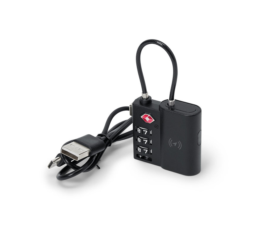 Černý chytrý zámek TSA s lokátorem a USB kabelem.