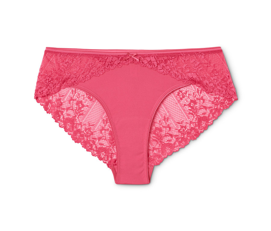 Detailní záběr na brazilské kalhotky, 2 ks, růžové, s krajkou.