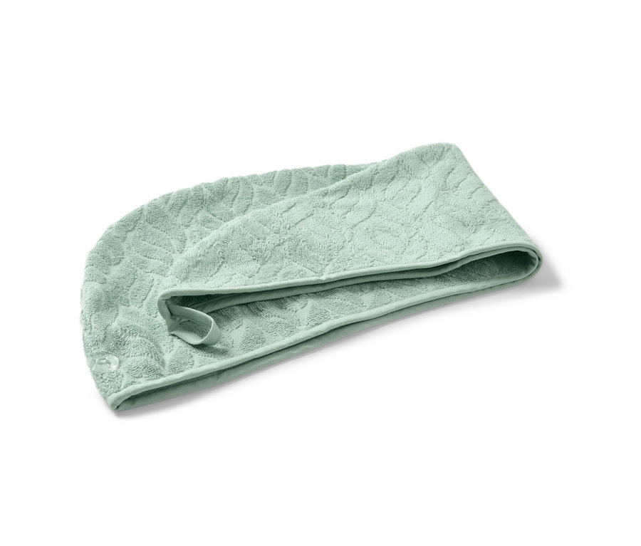 Zelený ručníkový turban.
