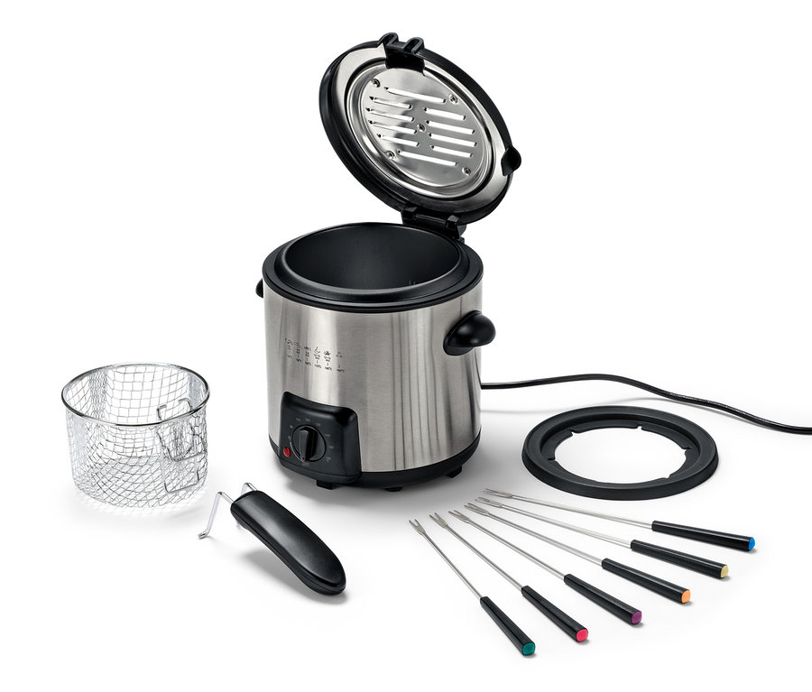 Otevřená mini fritéza a fondue sada se šesti vidličkami, košem a černým podstavcem.