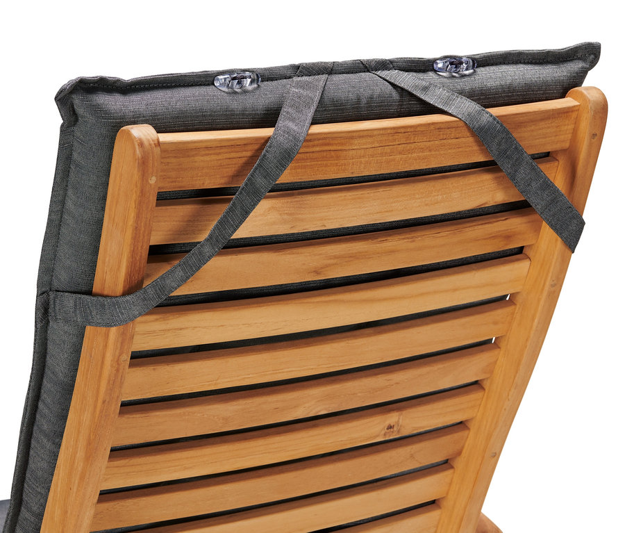 Detailní pohled na antracitový potah židle s vysokým opěradlem Premium připevněný k dřevěnému rámu židle pomocí šedých popruhů.