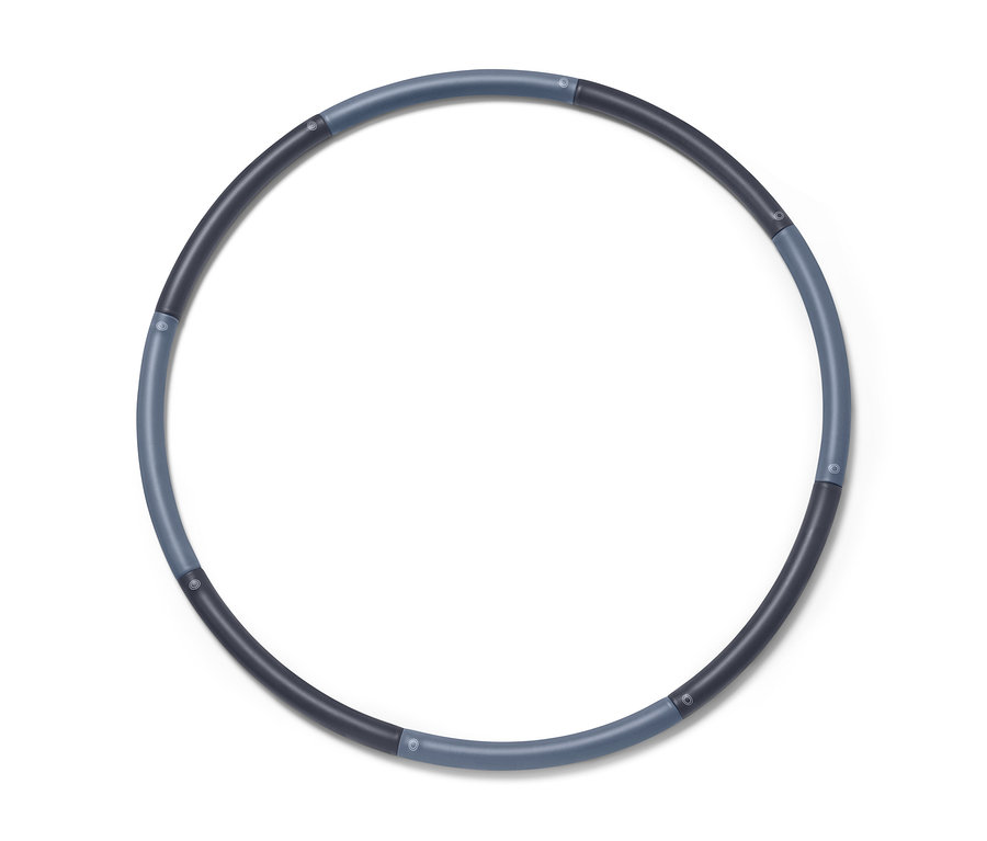 Gymnastická obruč v odstínech šedé barvy.