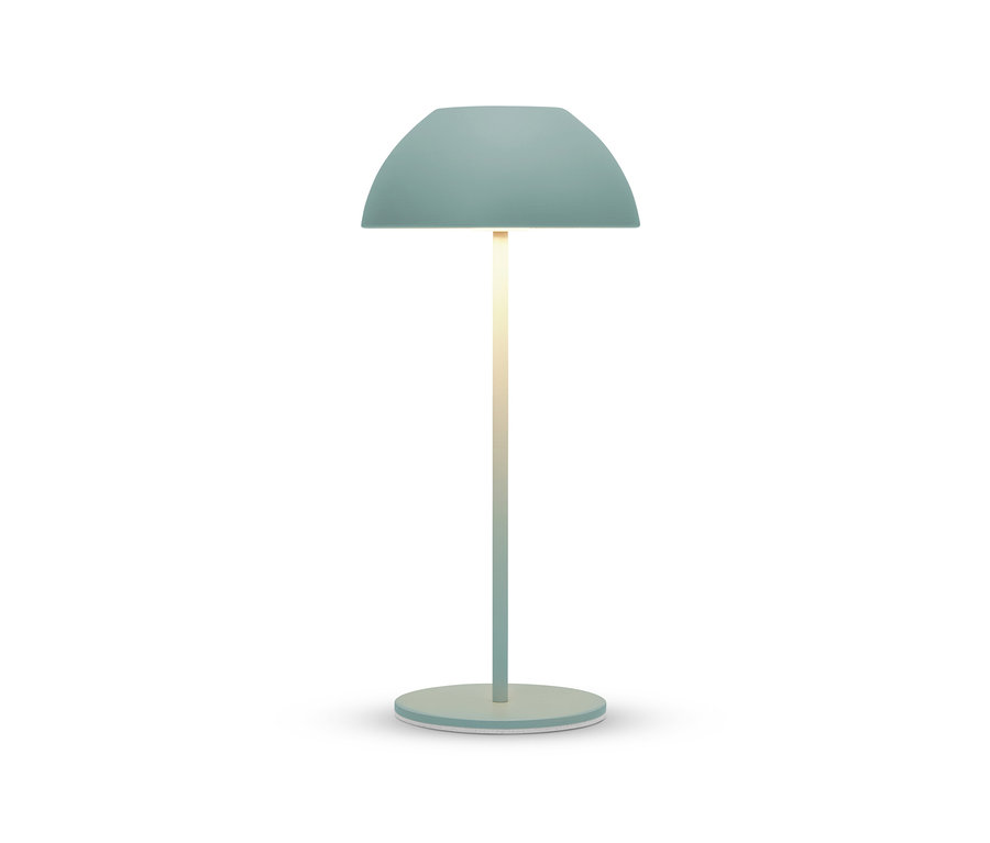 Světle modrá lampa se zaobleným stínidlem na bílém pozadí.