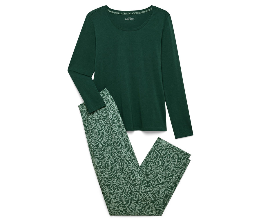 Zelené pyžamo s dlouhým rukávem a kalhotami se zeleným listovým potiskem leží na bílém pozadí.