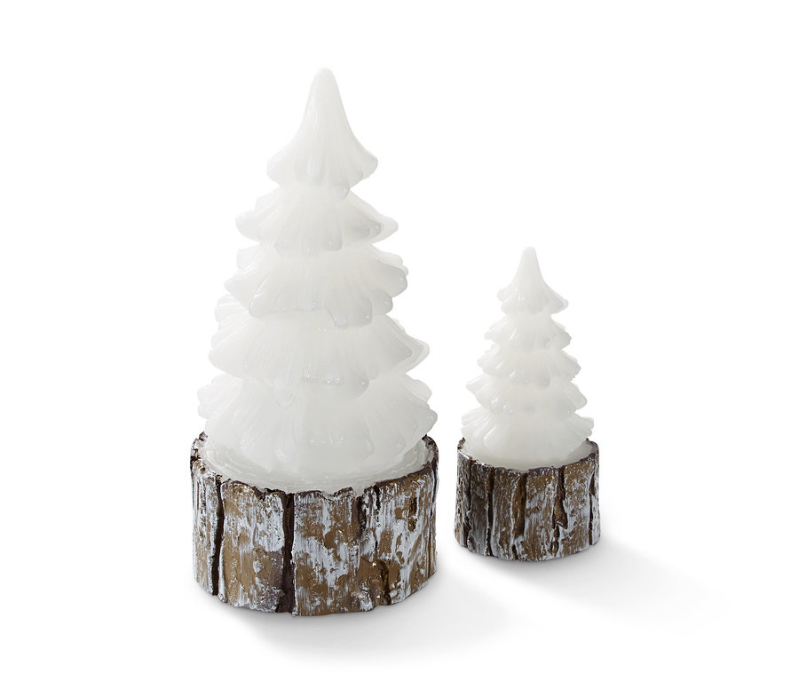 Dva LED stromky z pravého vosku stojí vedle sebe.