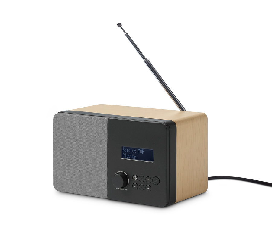 Čelní pohled na digitální Bluetooth rádio DAB+/FM s teleskopickou anténou.