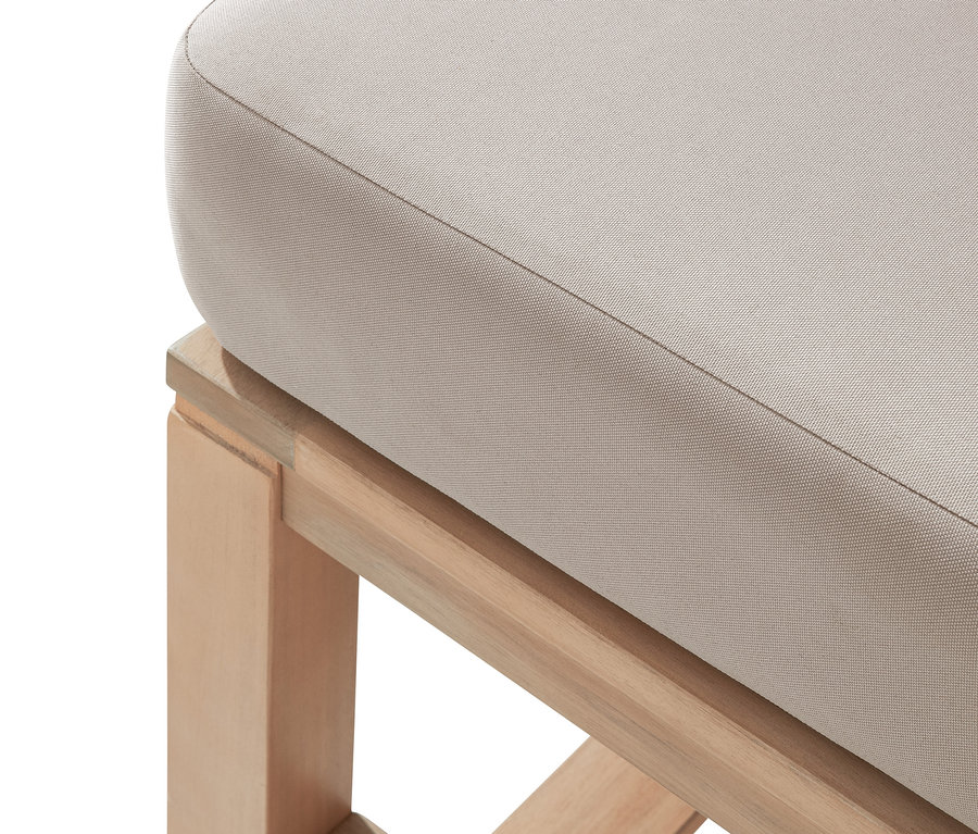 Detail podnožky plážového koše prémiové kvality.