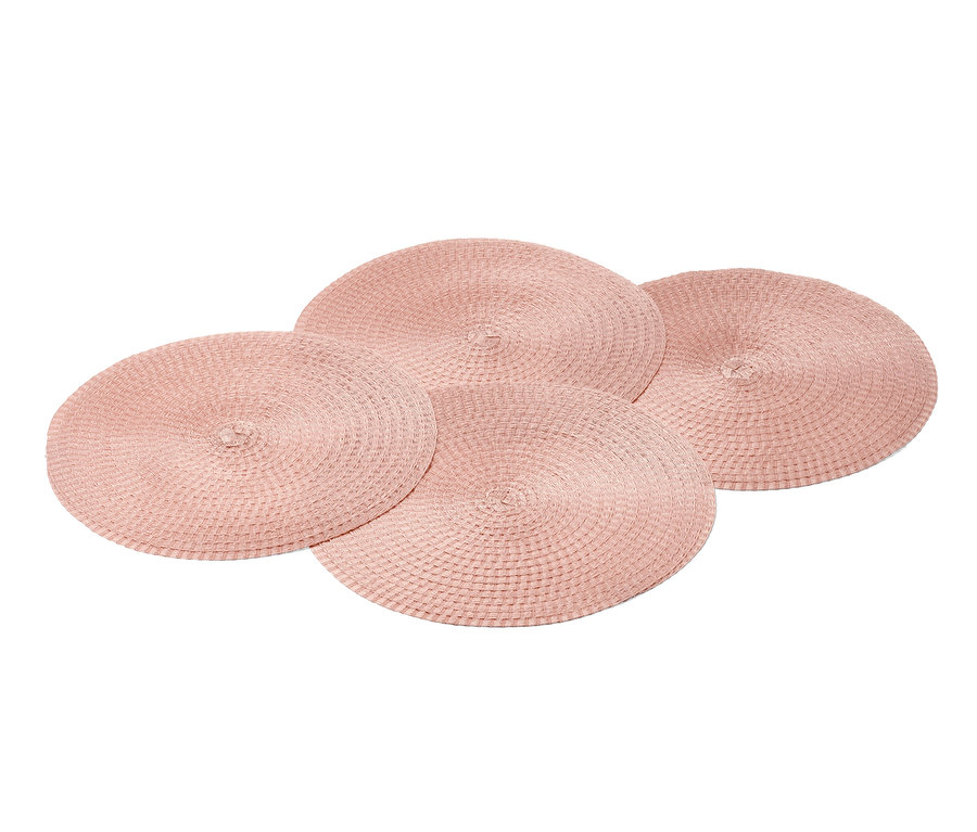 Čtyři kulatá prostírání.