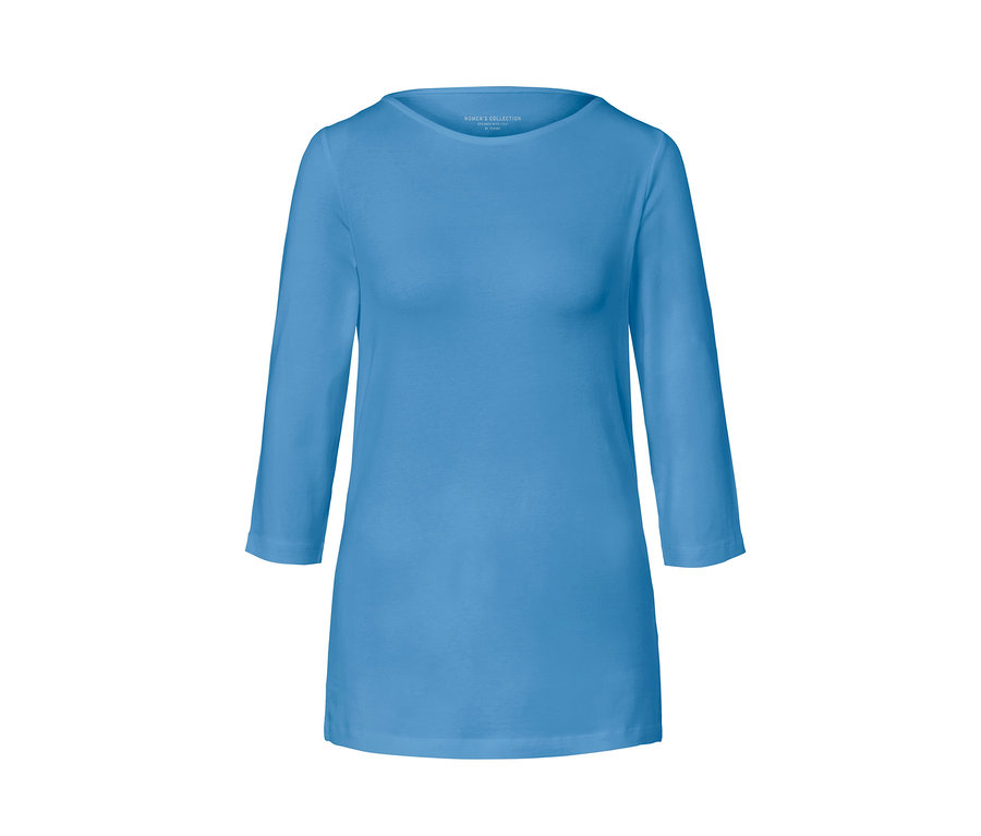 Světle modré tričko s tříčtvrtečním rukávem.