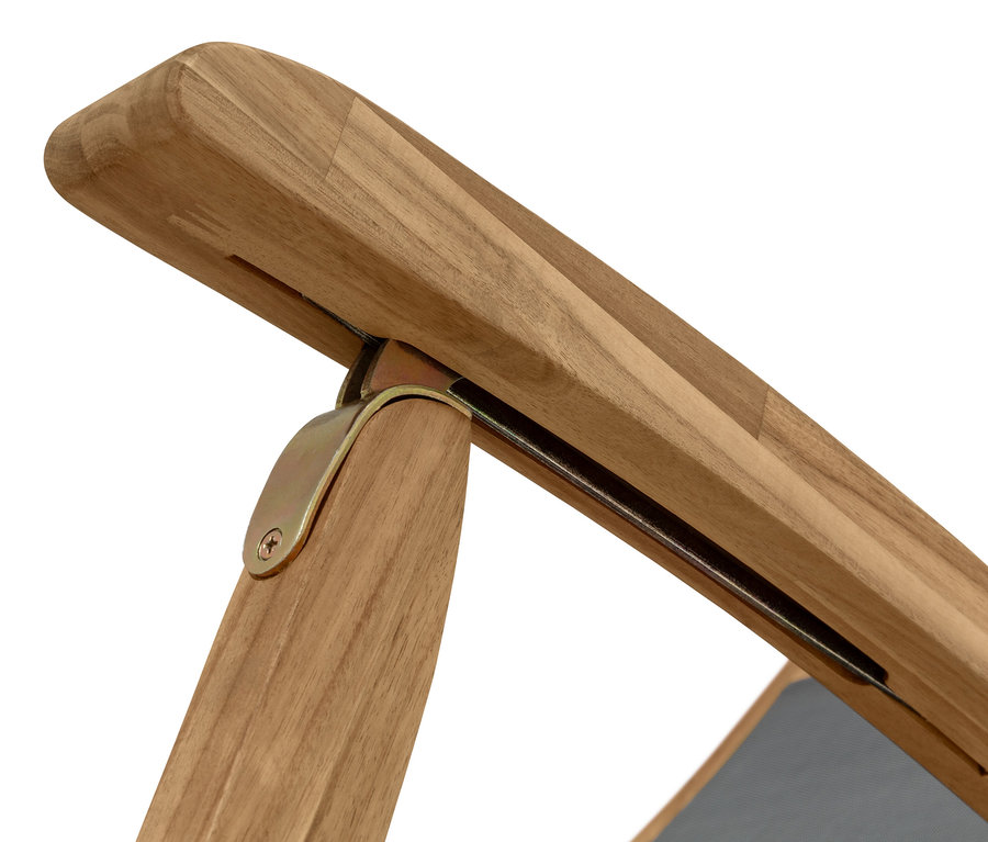 Detail rámu lehátka »Lenja« s výsuvnou podnožkou.