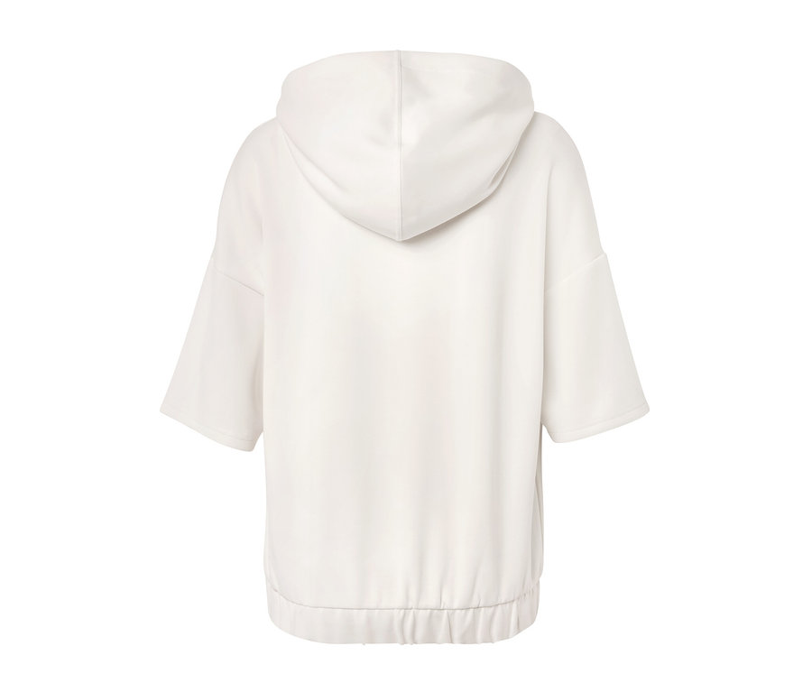 Detail krémově bílé mikiny s kapucí z modalové směsi, zadní pohled.