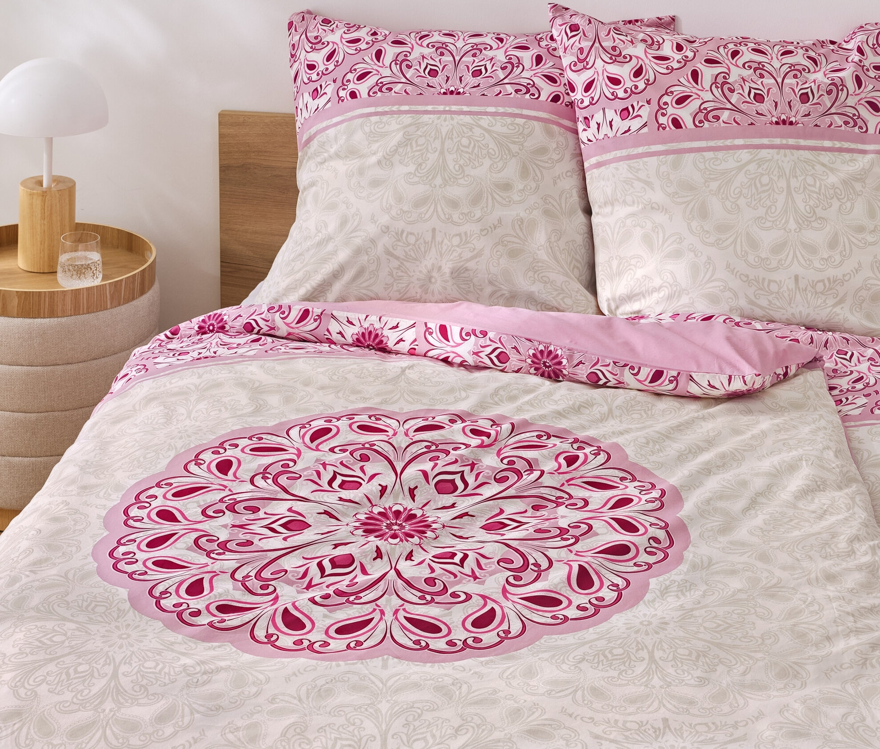 Ložní prádlo renforcé s mandalou růžové barvy standardní velikosti a zelené barvy nadměrné velikosti.