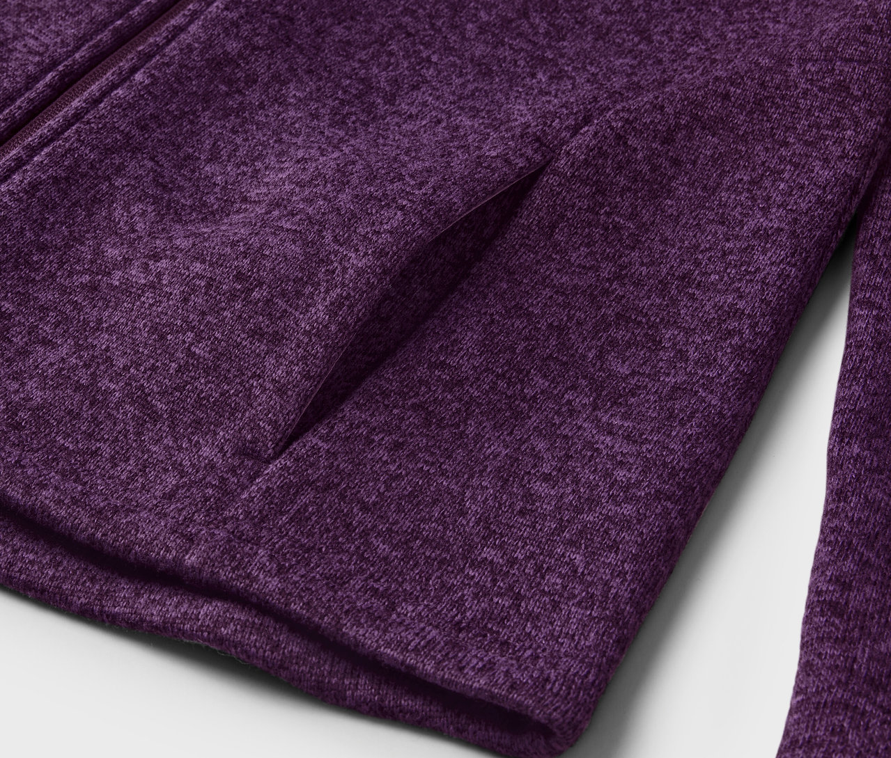Detail dámské pletené fleecové bundy Da.Strickfleece-Jacke, pflaume/lavendel.