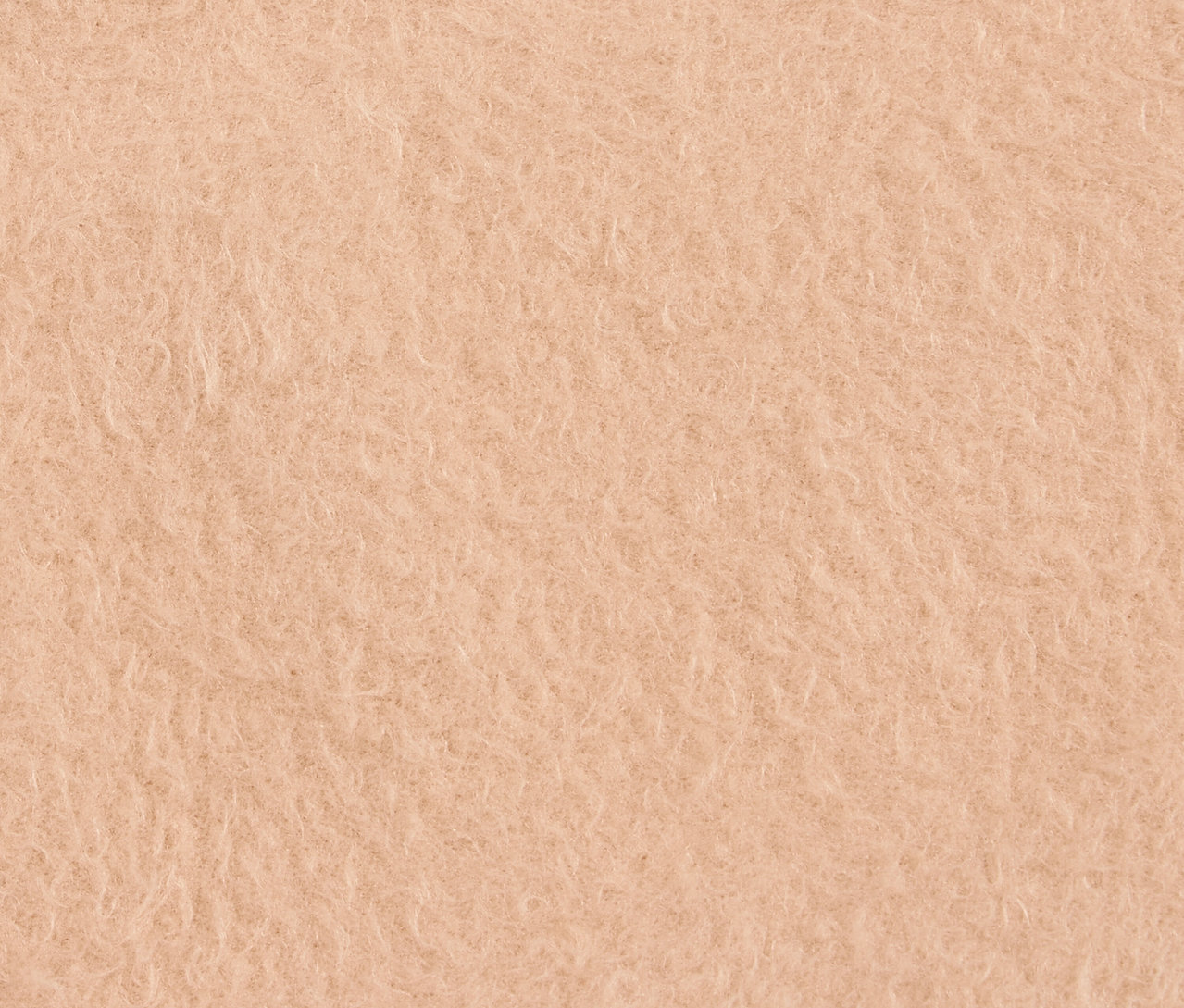 Detailní záběr na broskvovou chlupatou texturu.