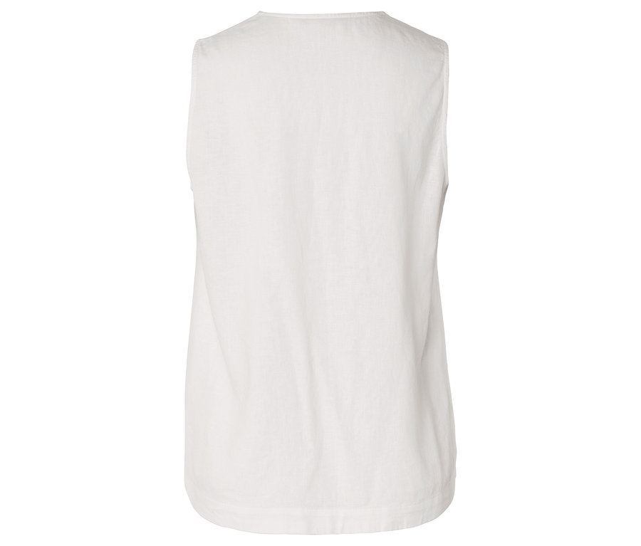 Pohled zezadu na bílý top bez rukávů.