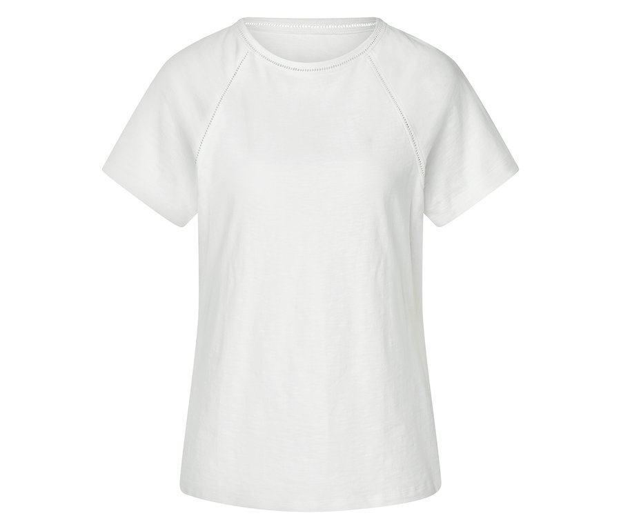 Bílé tričko s krátkými rukávy, kulatým výstřihem a děrovaným vzorem na raglánových rukávech.
