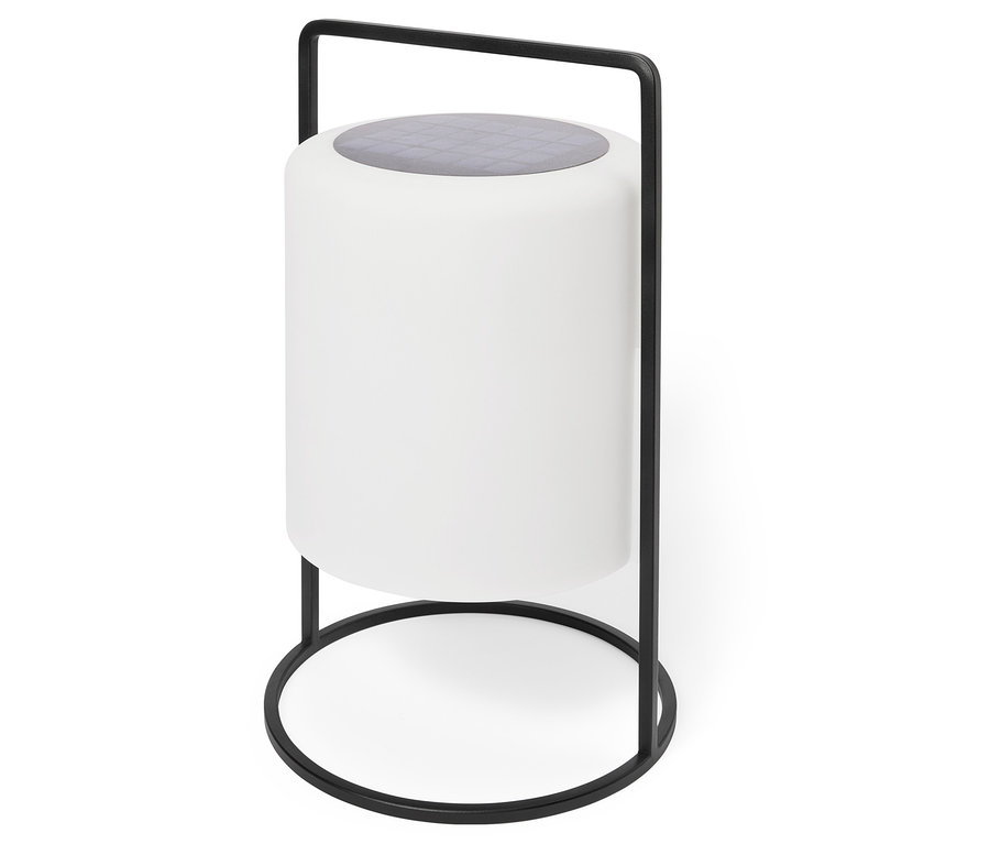 Válcová bílá lampa se šedou kostkovanou deskou stojí v černém kovovém rámu.