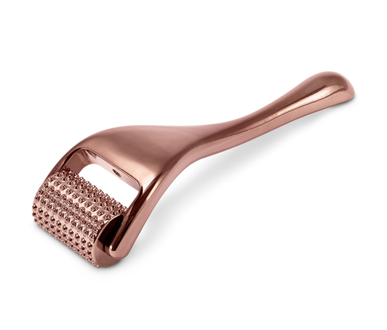 Detail kosmetického válečku na obličej v bronzové barvě.