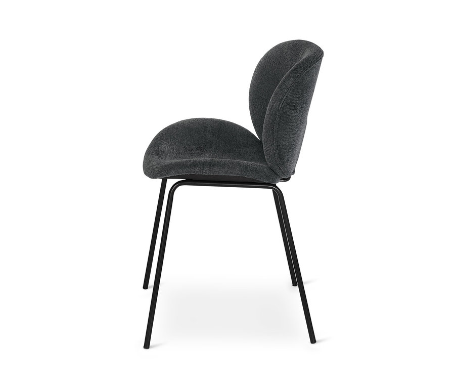 Tmavě šedá polstrovaná designová židle z profilu.