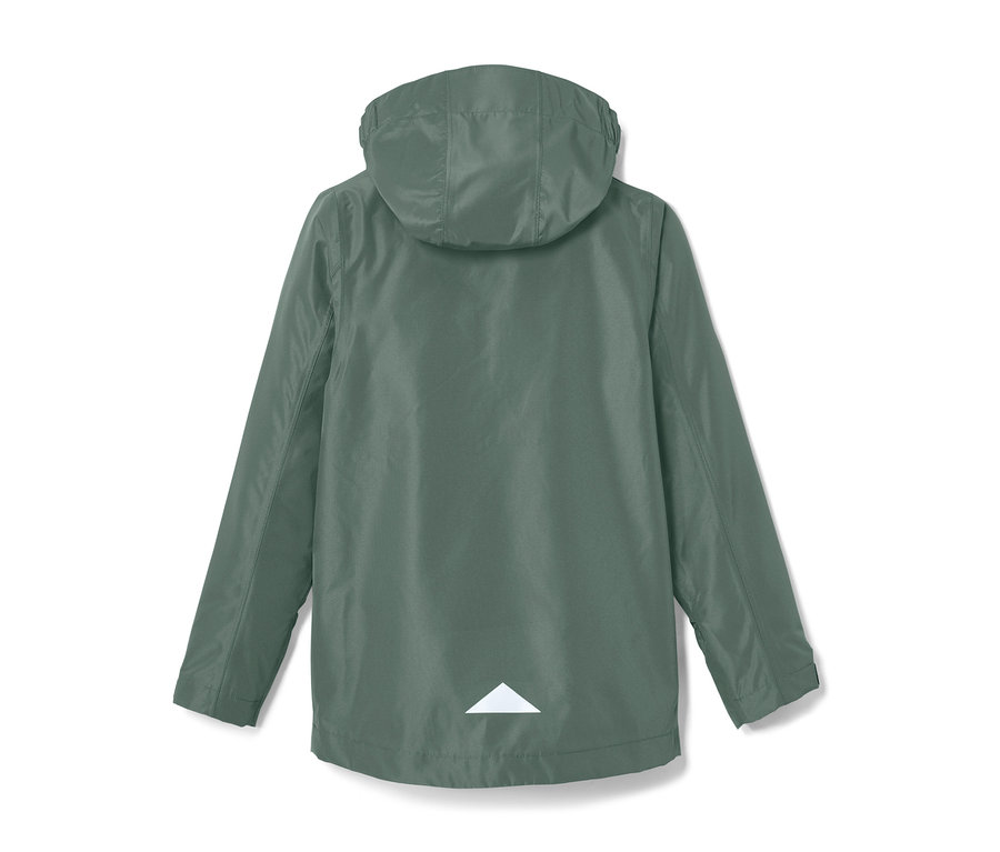 Zadní pohled na zelenou bundu do každého počasí.